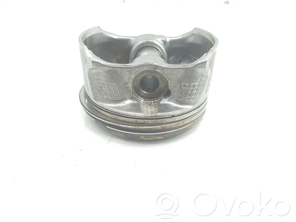 BMW 1 E81 E87 Piston 