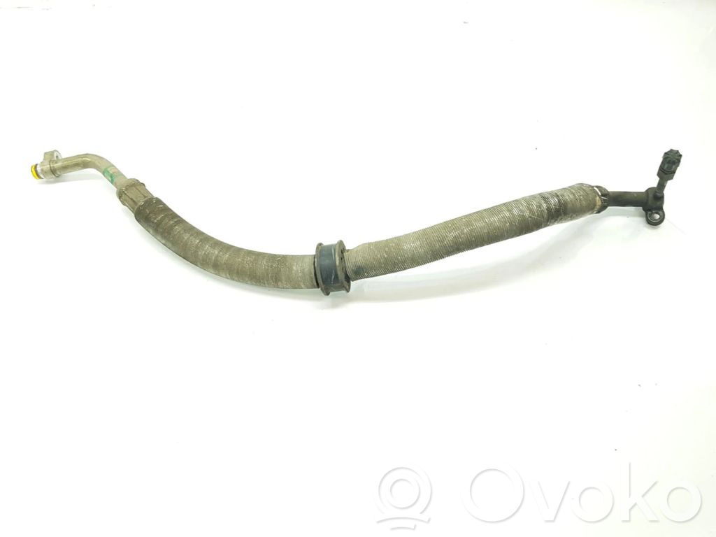 BMW 5 E39 Ilmastointilaitteen putki (A/C) 