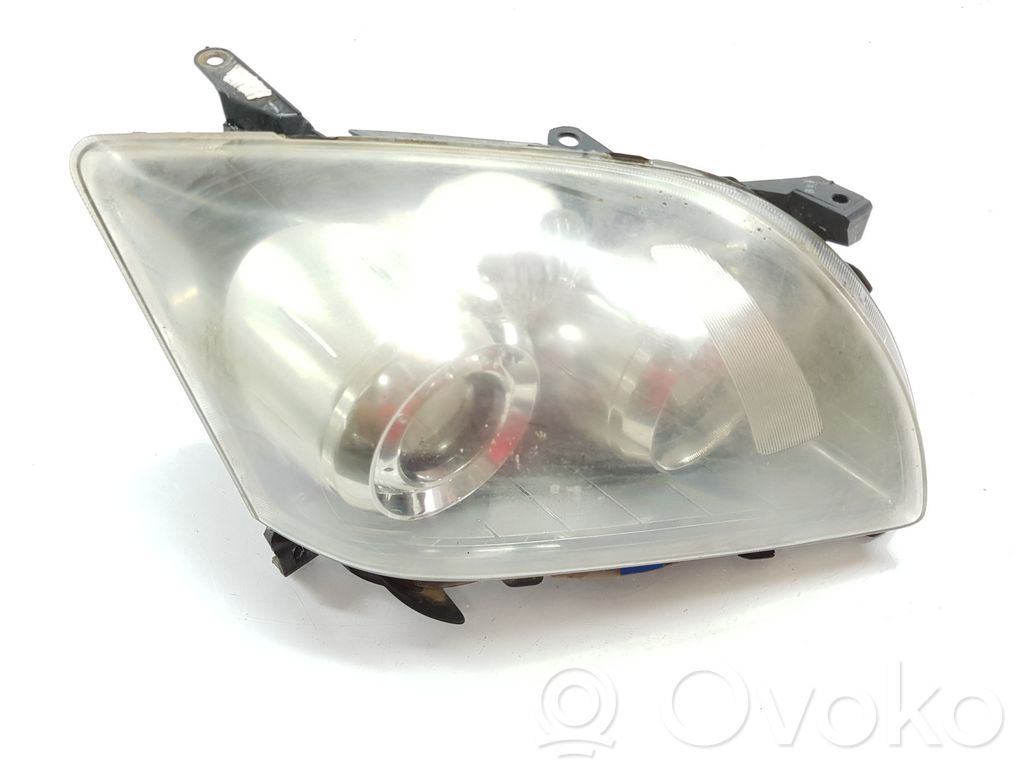 Toyota Avensis T250 Phare frontale