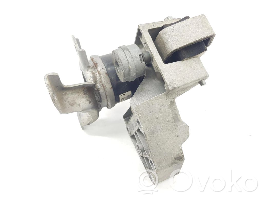 Land Rover Freelander 2 - LR2 Engine mount bracket 