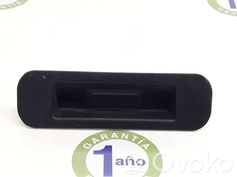 Opel Astra J Tailgate/trunk/boot exterior handle 