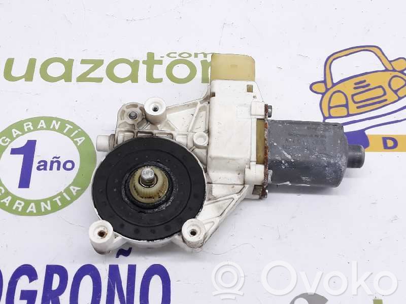 BMW 1 E81 E87 Priekinio lango pakelėjo varikliukas 