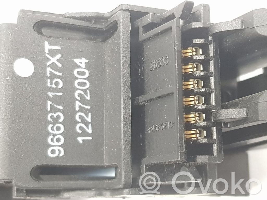 Peugeot 208 I Butoane/comutatoare pe volan 