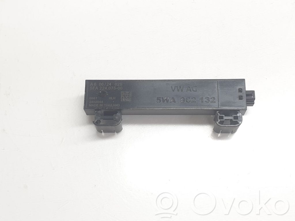 Sonstige Steuergeräte / Module   5WA962132,5WA962132
