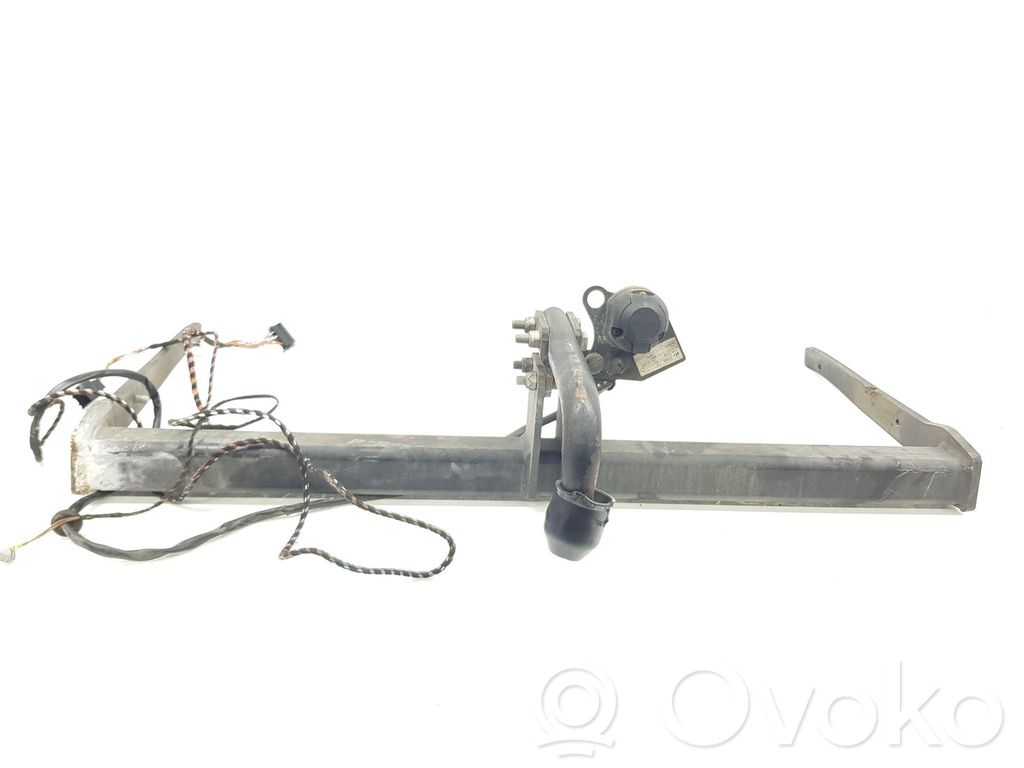 Audi Q3 8U Hak holowniczy / Komplet 