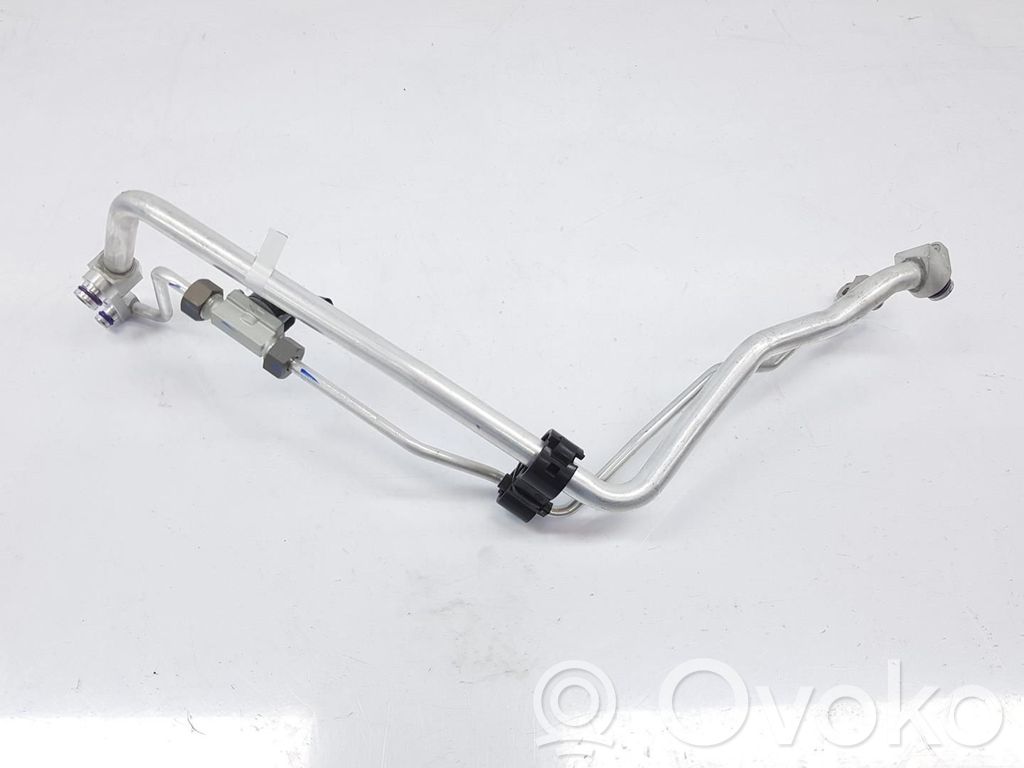 Ilmastointilaitteen putki (A/C)   5Q1816738M,8R0260696B