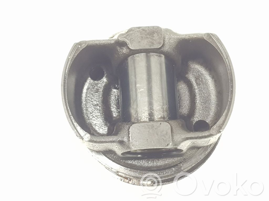 Ford Transit Custom Piston with connecting rod 