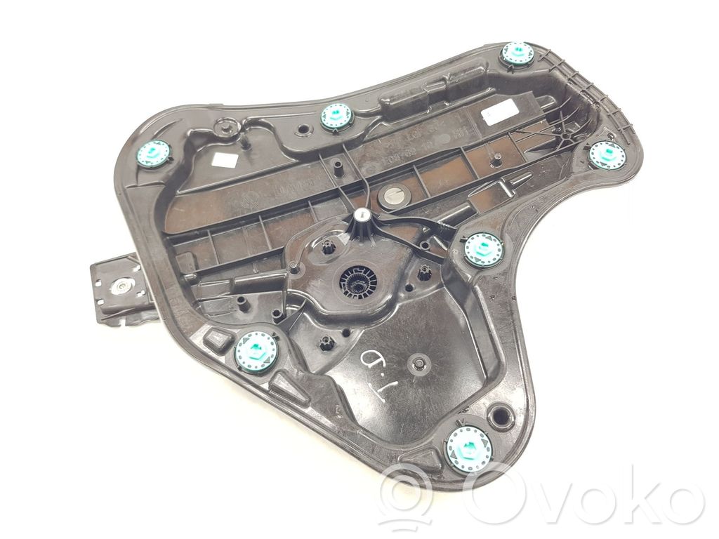 Volkswagen Golf VIII Alzacristalli manuale della portiera posteriore 