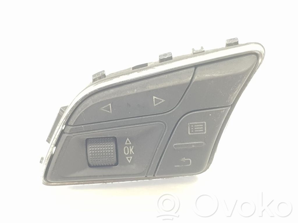 Audi A3 S3 8V Ohjauspyörän painikkeet/kytkimet 
