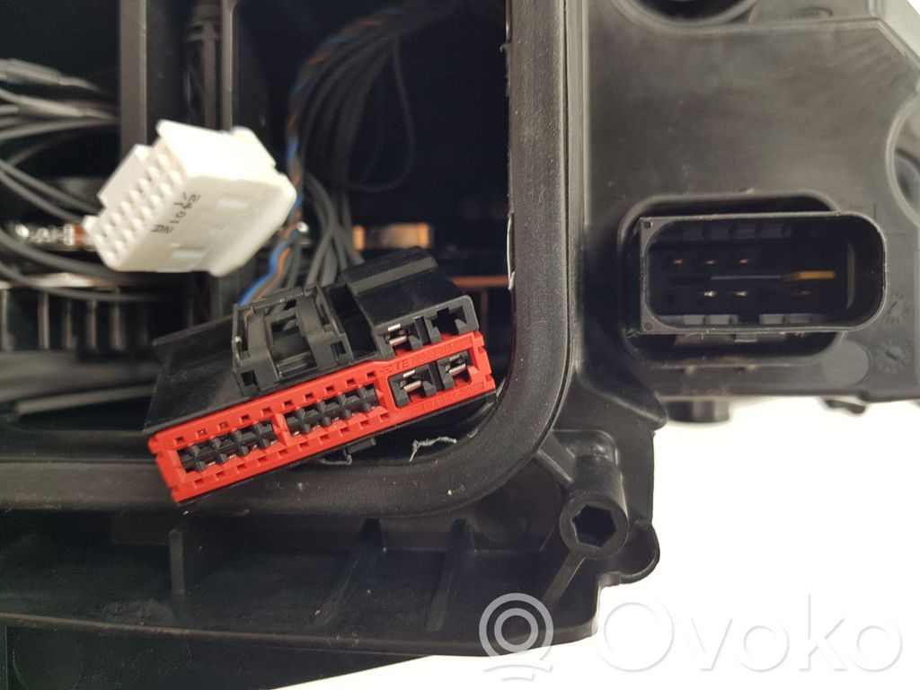 Opel Astra L Lampa przednia 
