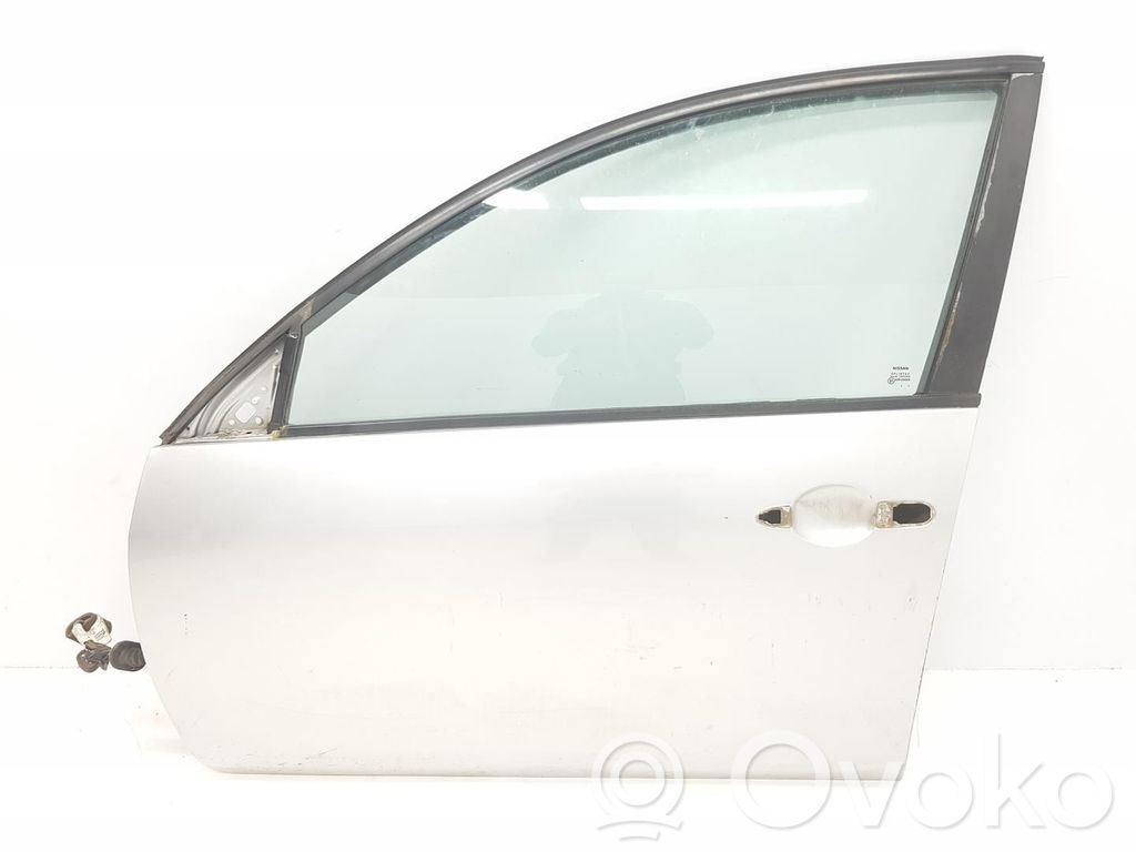 Nissan Primera Дверь 