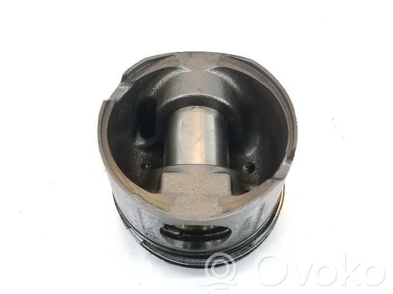 BMW 1 E81 E87 Piston 