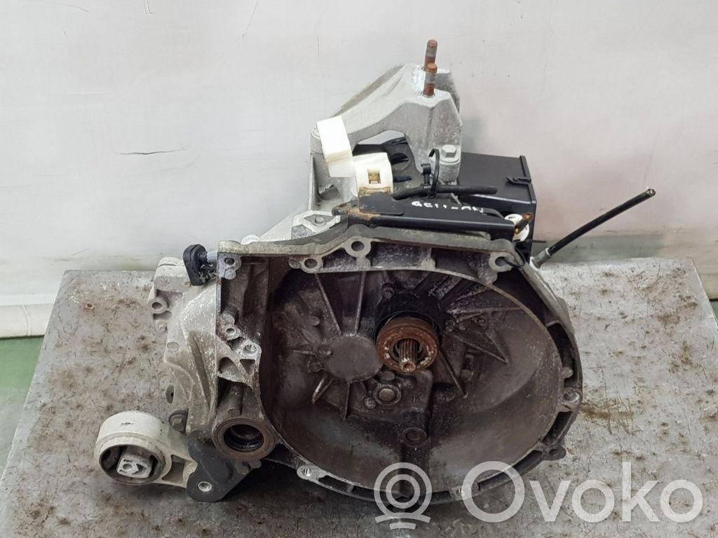 Ford Transit Courier Cutie viteze manuală cu 5 trepte 
