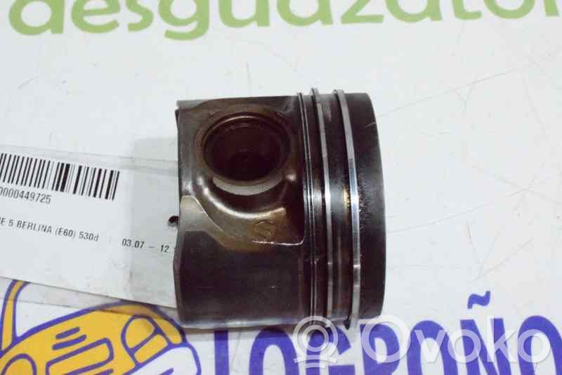 BMW 5 E39 Piston 