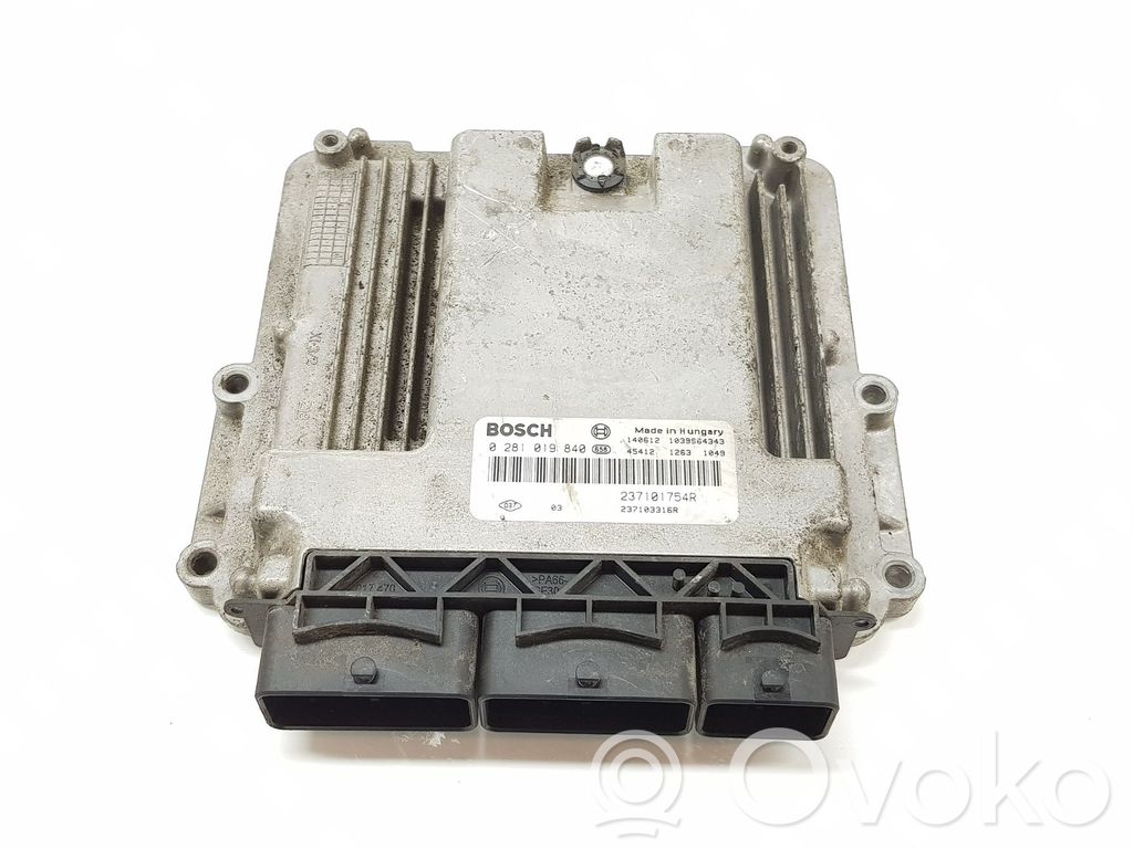 Opel Vivaro Engine control unit/module 