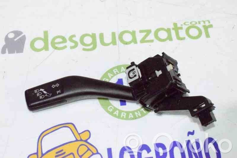 Volkswagen Caddy Palanca de intermitentes 