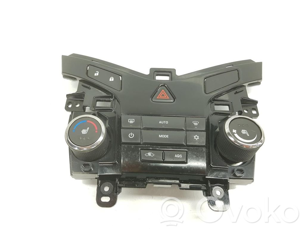 Chevrolet Cruze Climate control unit 