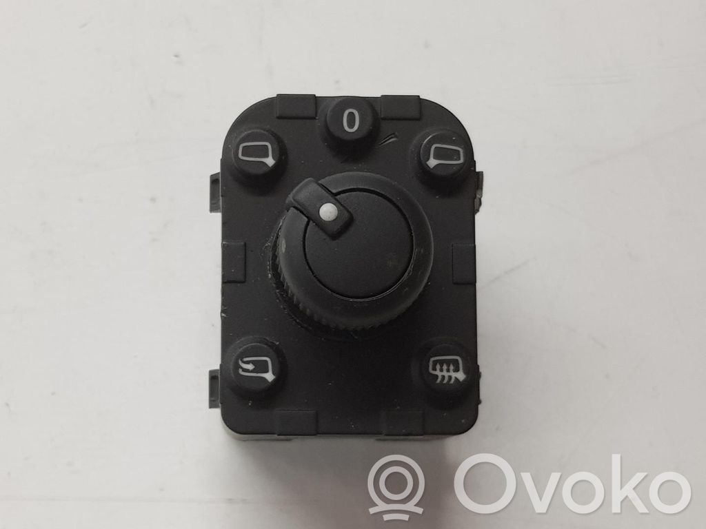 Audi Q2 - Wing mirror switch 
