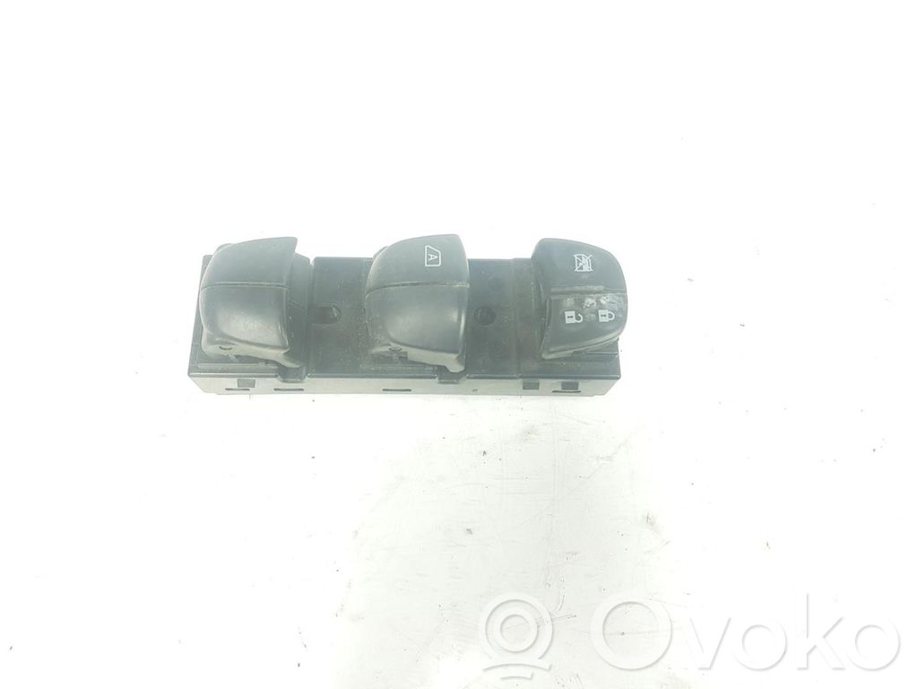 Nissan Juke I F15 Comutator comandă geamuri electrice 
