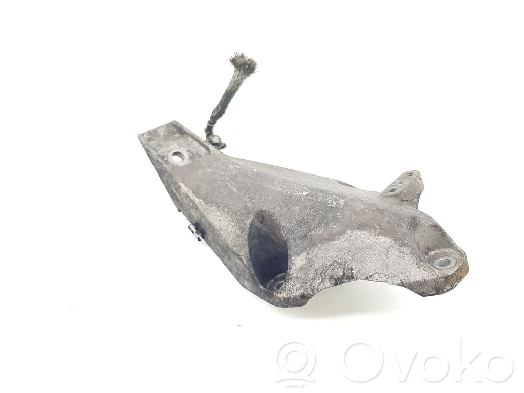 BMW X5 E70 Engine mount bracket 