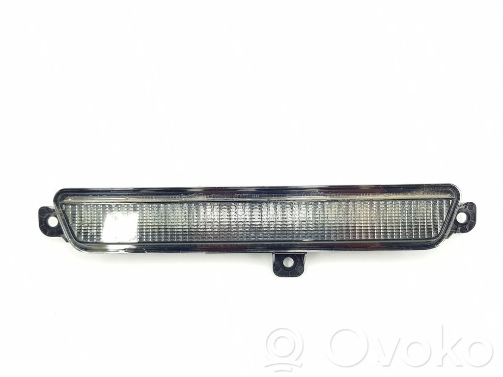 Opel Astra L Kolmas/lisäjarruvalo 