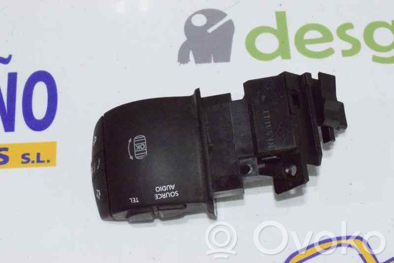 Renault Megane III Boutons / interrupteurs volant