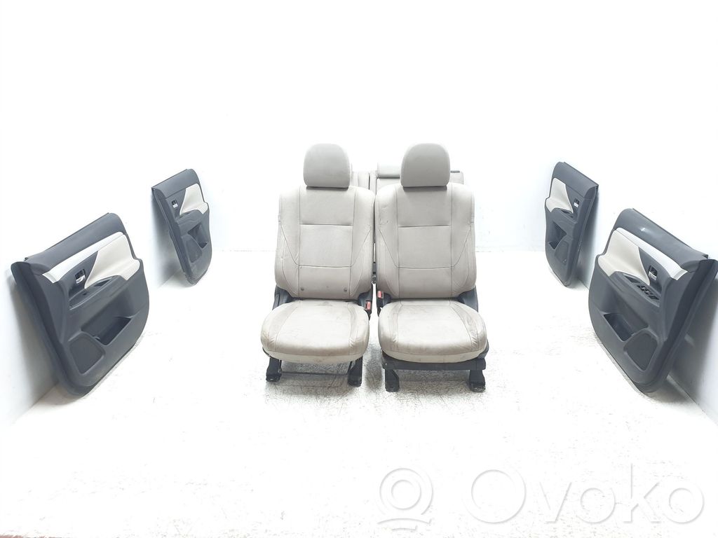 Mitsubishi Outlander Set scaune
