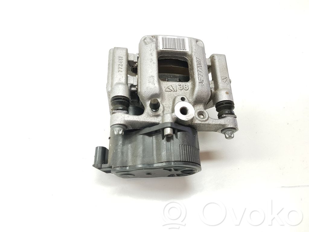 Opel Astra L Tylny zacisk hamulcowy 