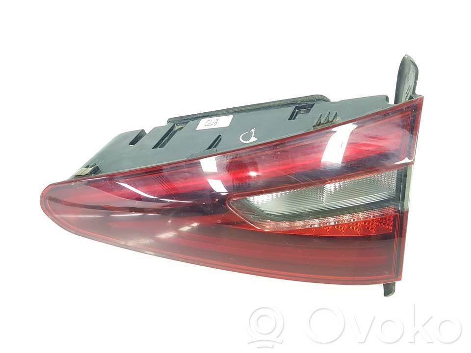 Alfa Romeo Stelvio Galinis žibintas dangtyje 