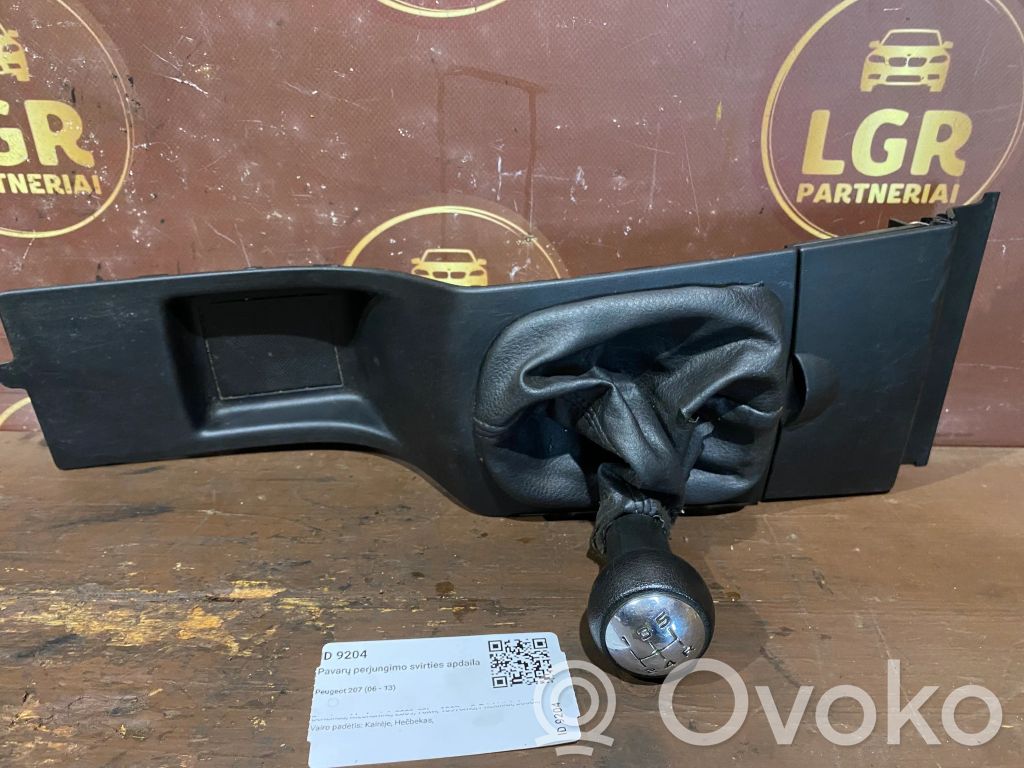 Peugeot 207 Pavarų perjungimo svirties apdaila (plastikinė) 