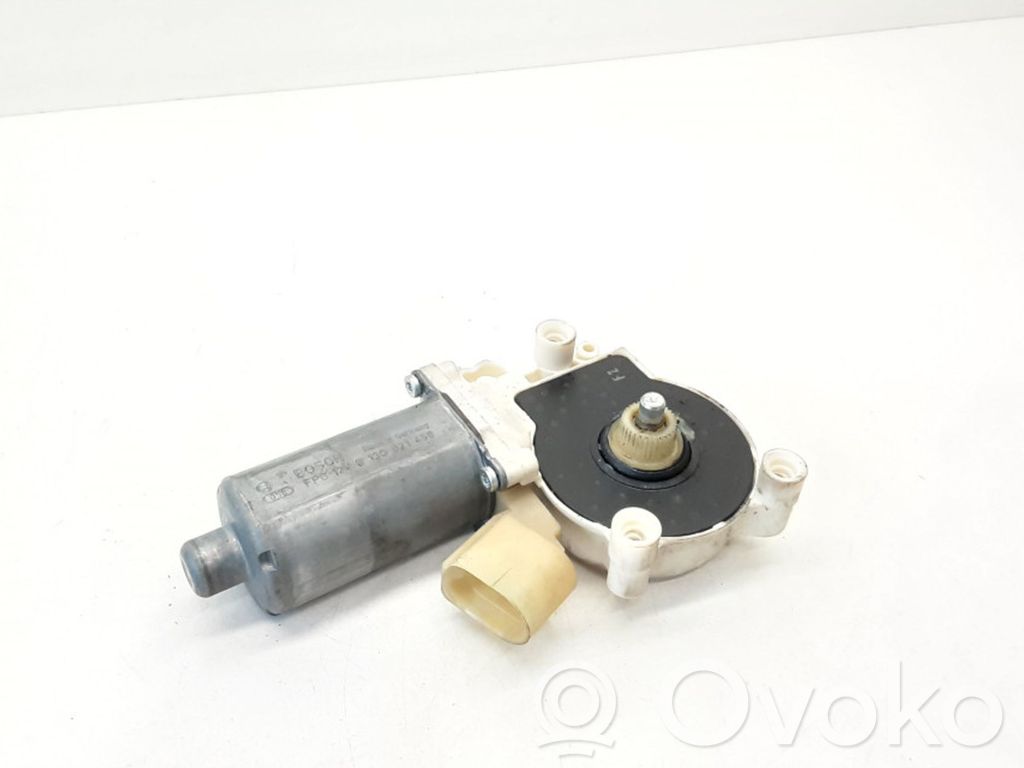 BMW 5 E60 E61 Front door window regulator motor 
