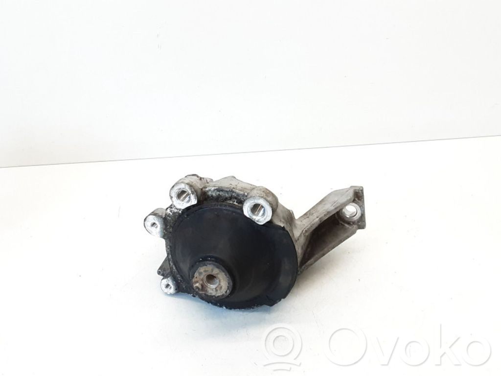 Honda CR-V Engine mount bracket 