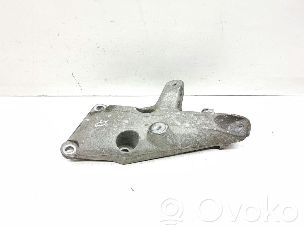 Engine mounting bracket   6776529,22116776529