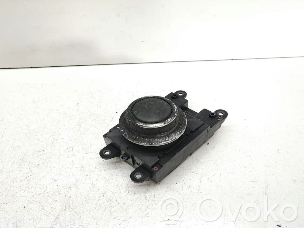 Head unit multimedia control   6944884