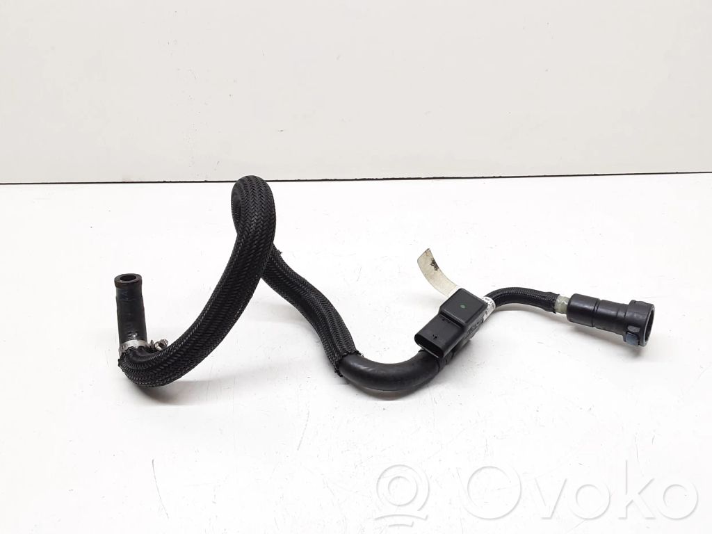BMW 3 E90 E91 Fuel line pipe 