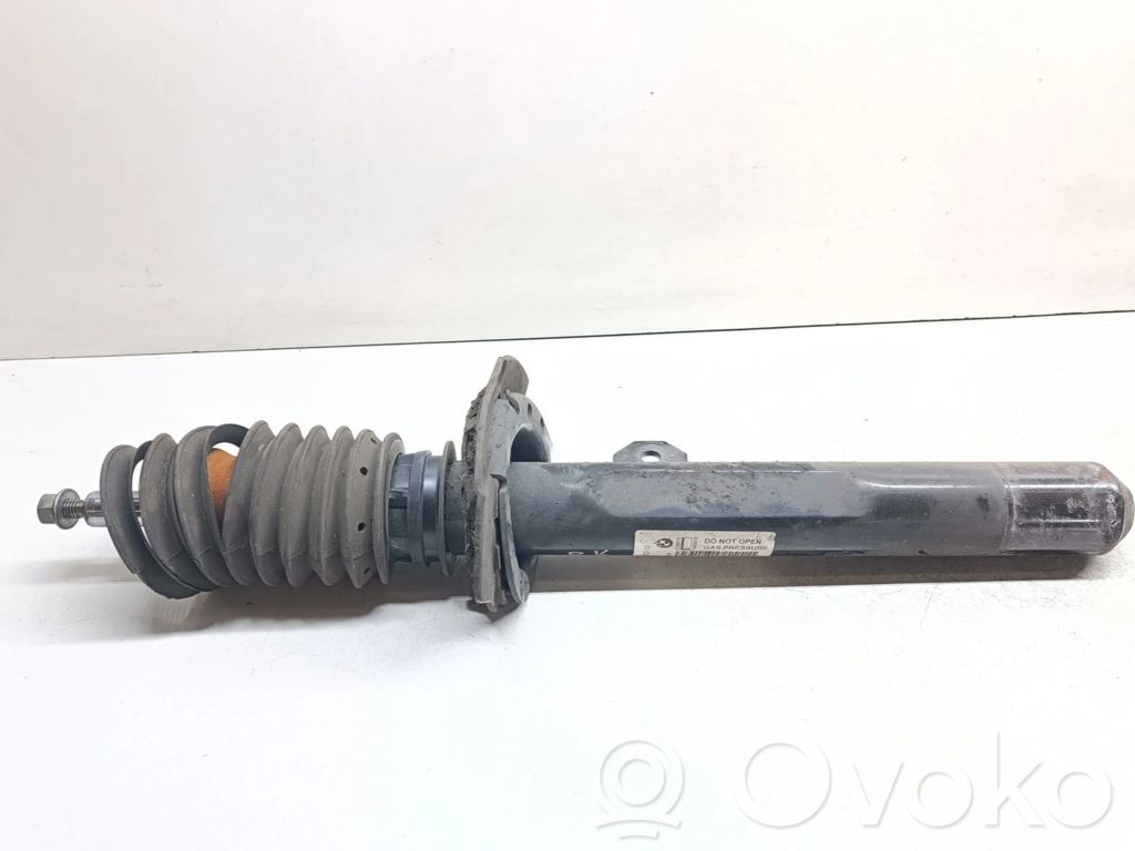 BMW 2 F46 Amortyzator przedni 