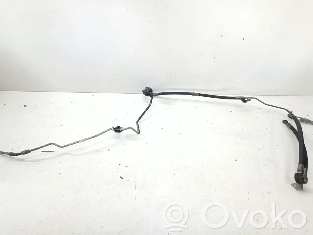 Ohjaustehostimen letkusto   6768701