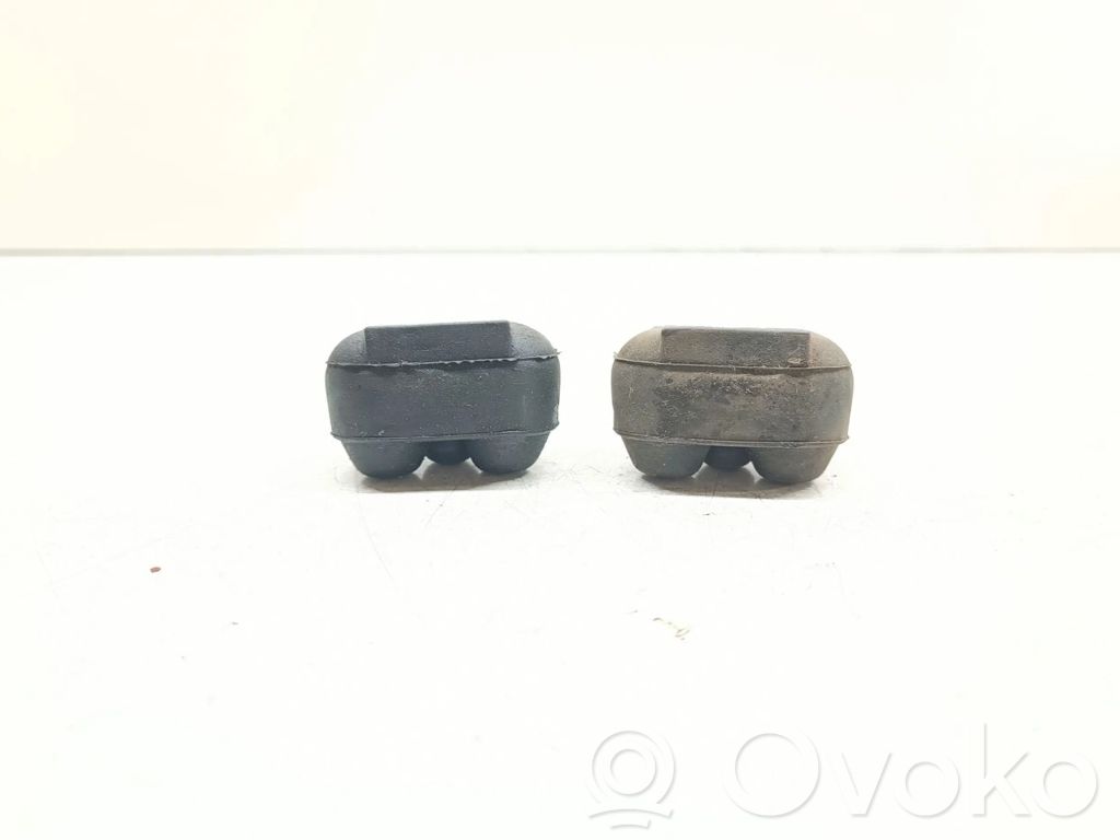 Radiator mount bracket   7525267