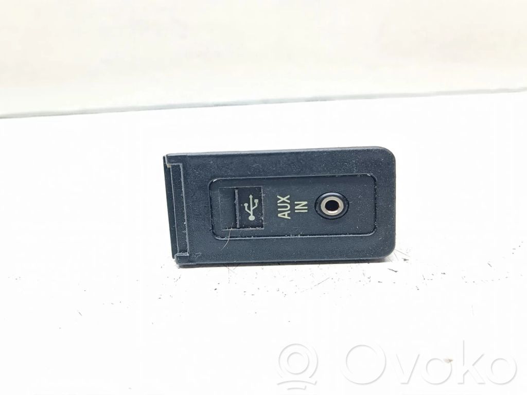 BMW 5 E60 E61 AUX in-socket connector 