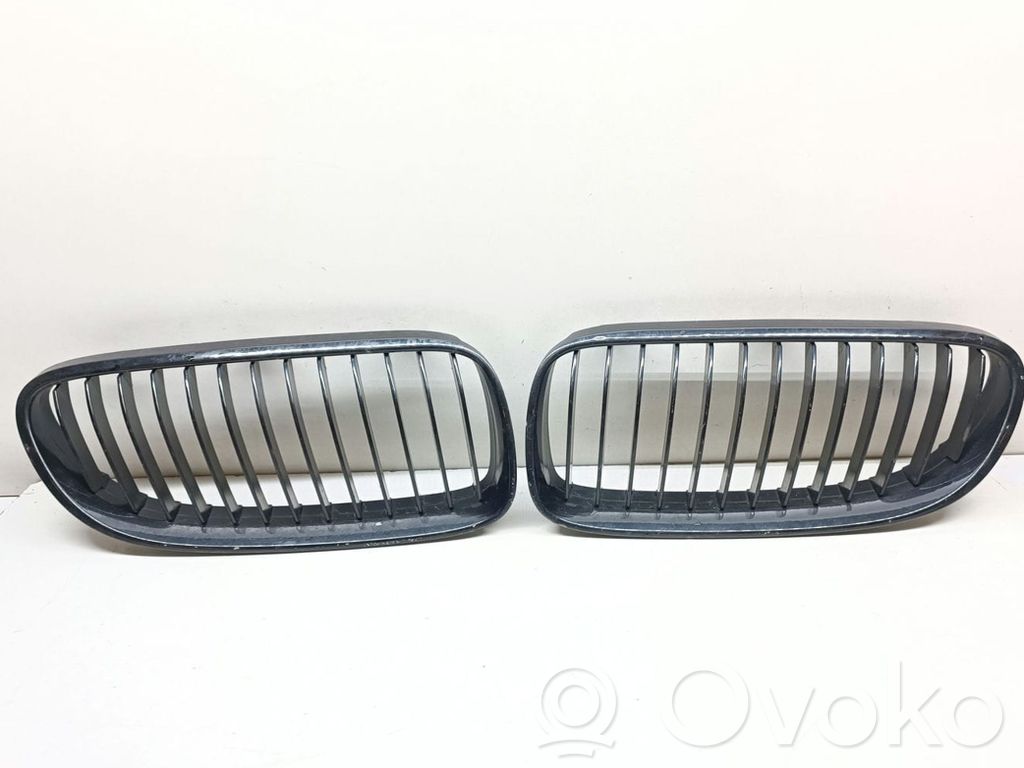 BMW 3 E92 E93 Grotelės viršutinės 
