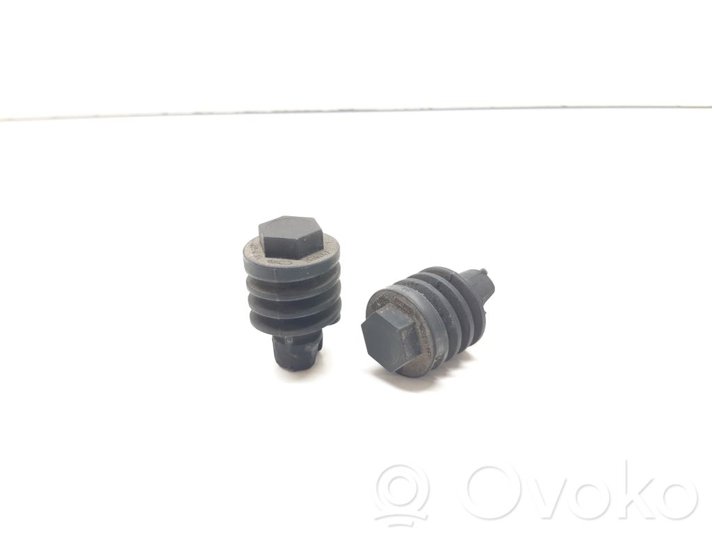 Radiator mount bracket   1436263