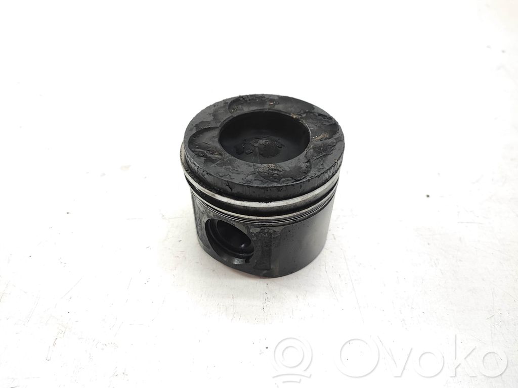 BMW X3 E83 Piston 
