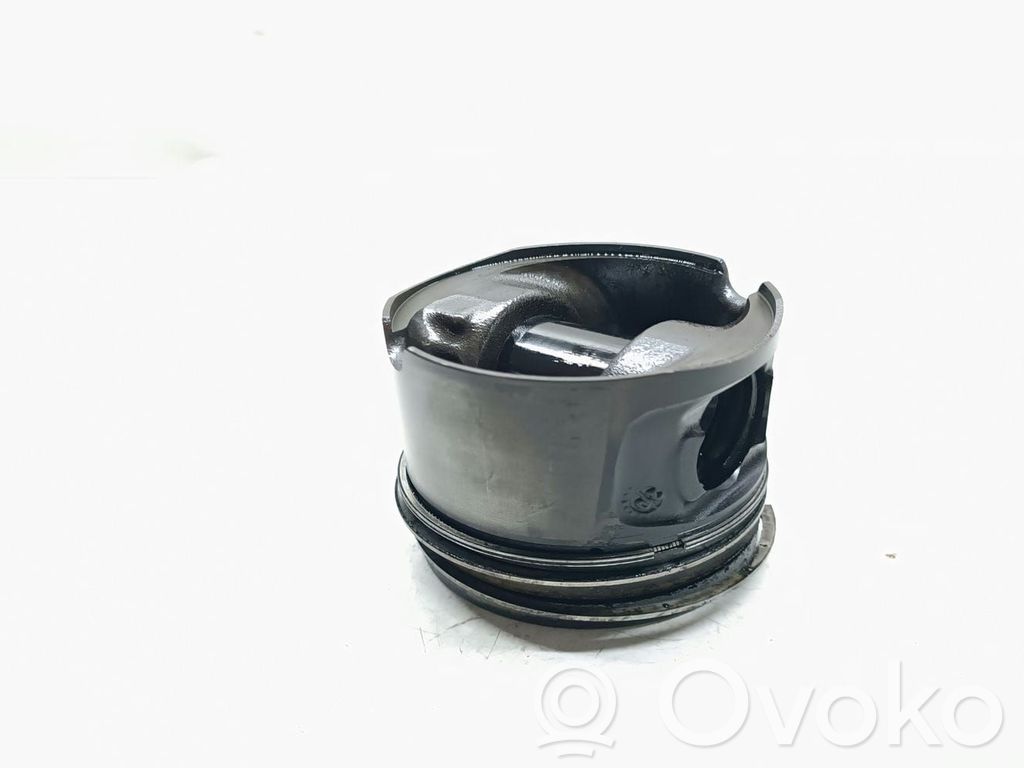 BMW 1 E81 E87 Piston 