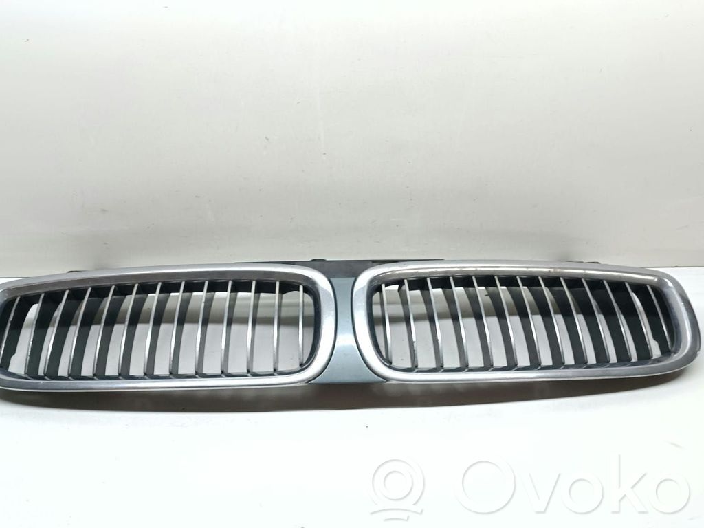 BMW 7 E65 E66 Augšējais režģis 