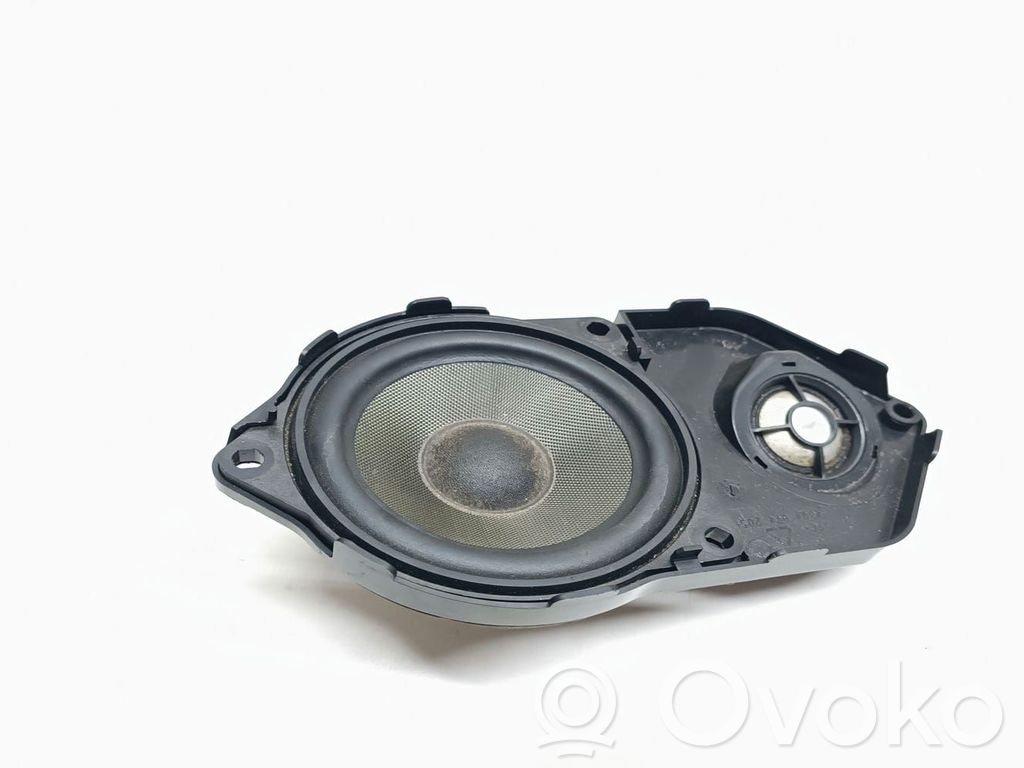 BMW X5 E70 Garsiakalbis panelėje 