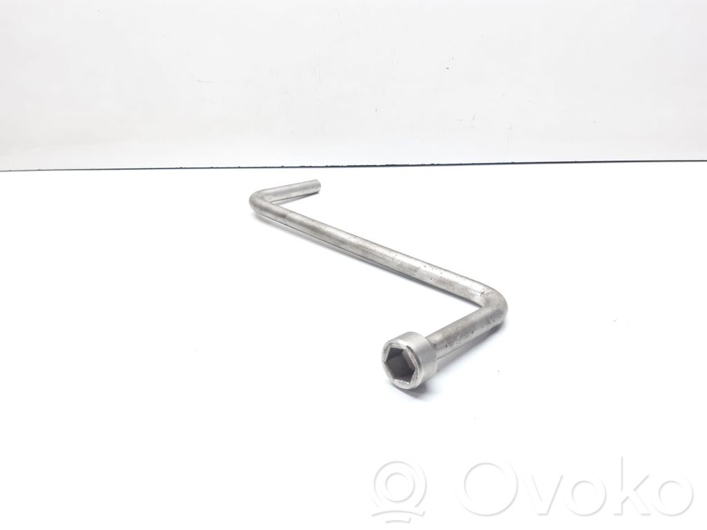 Llave de tuercas de rueda   6758731