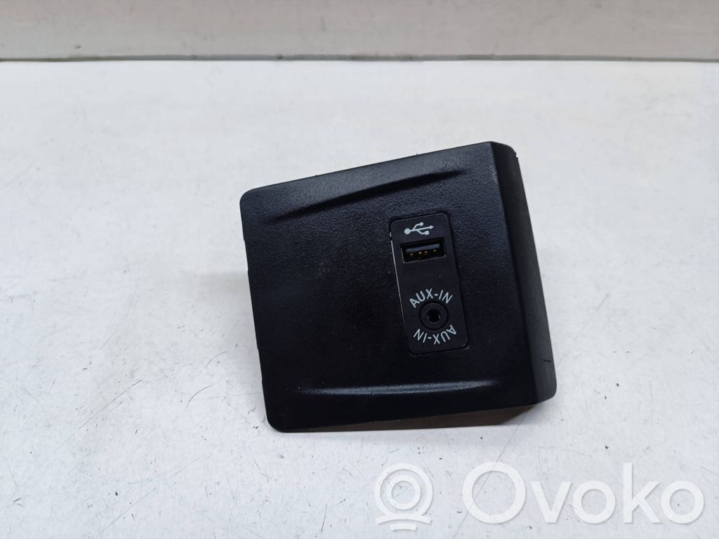 BMW 2 F46 Connettore plug in USB 