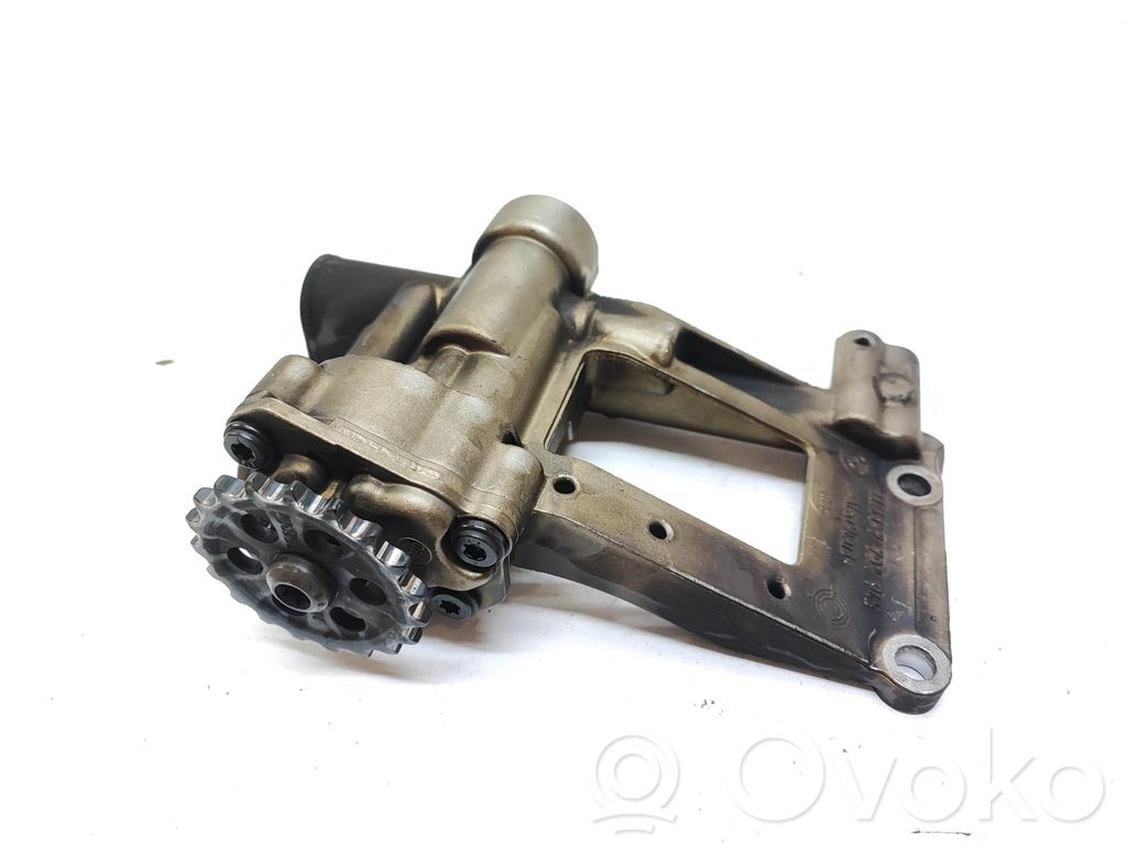 BMW X3 E83 Oil pump 