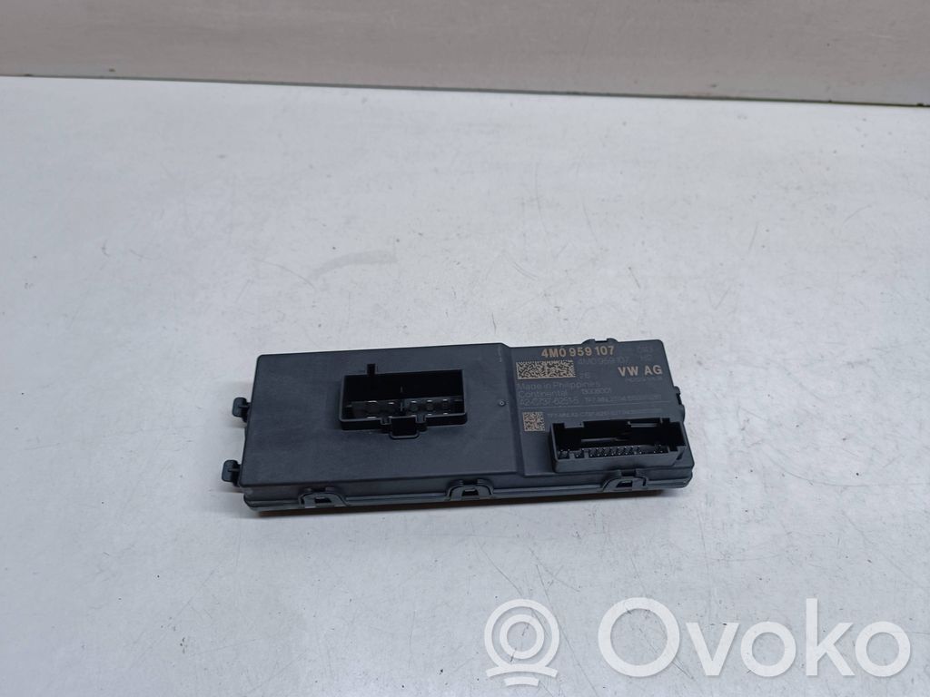 Tailgate/trunk control unit/module   4M0959107
