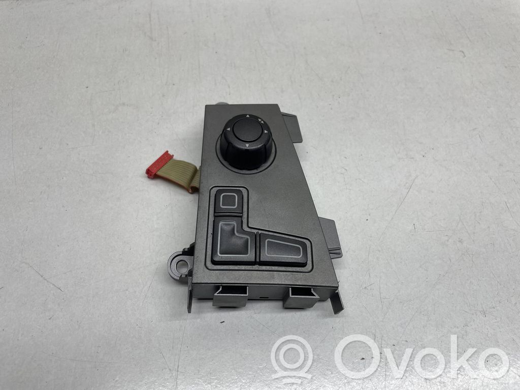 Seat control switch   6930027